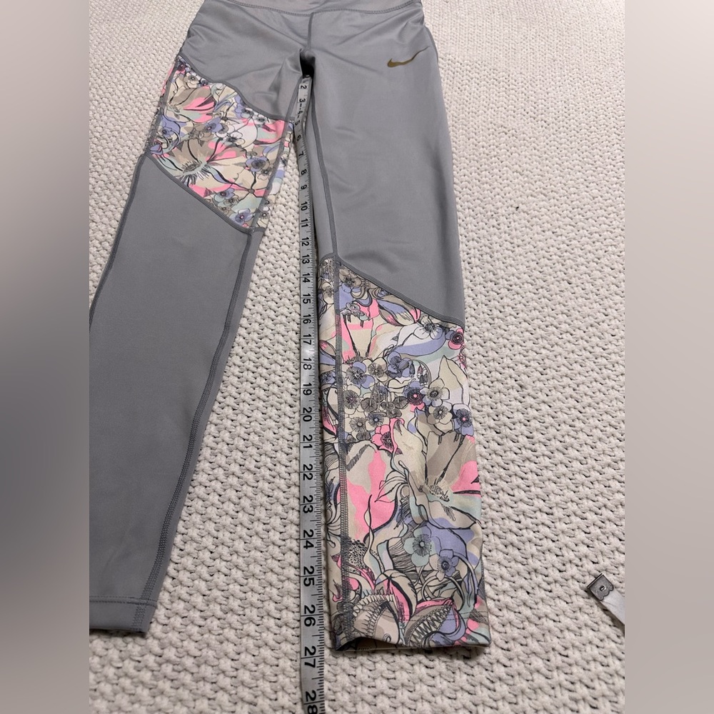 Nike Girls' One Energy‎ Dri-FIT Gray Mushroom
Print Tight Fit Legging KIDS XL - Picture 5 of 8